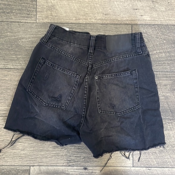 HM Jean Shorts In Black - Picture 2 of 4